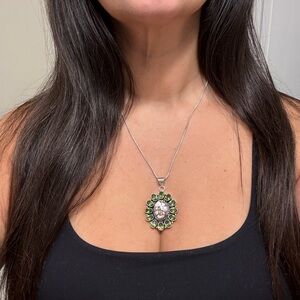 White Buffalo & Peridot Flower Pendant Necklace Silver plated